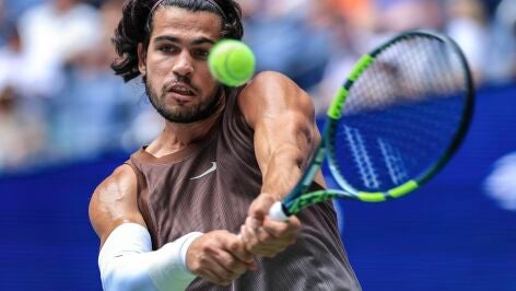 Carlos Alcaraz en el duelo ante Roman Safiullin