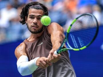Carlos Alcaraz en el duelo ante Roman Safiullin