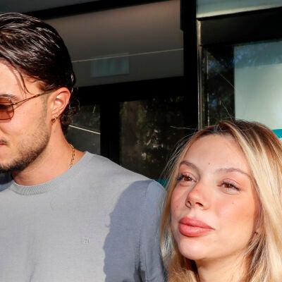 Alejandra Rubio y Carlo Costanzia, a las puertas del hospital