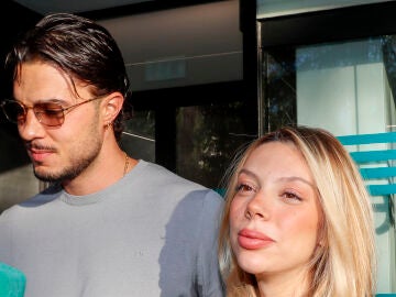 Alejandra Rubio y Carlo Costanzia, a las puertas del hospital