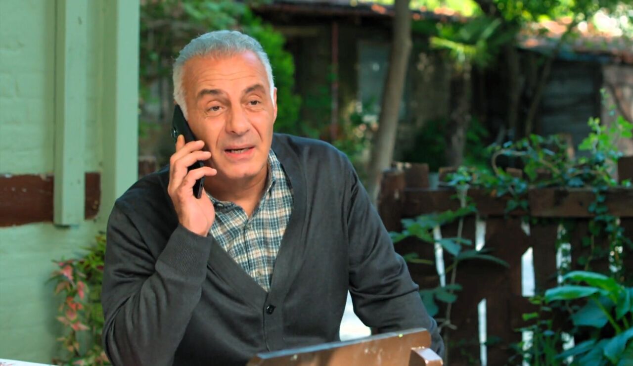 Ahmet Sara&ccedil;oğlu es Arif, el padre de Zeynep y Ebru que luchar&aacute; por mantener unida a su familia