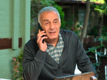 Ahmet Sara&ccedil;oğlu es Arif, el padre de Zeynep y Ebru que luchar&aacute; por mantener unida a su familia