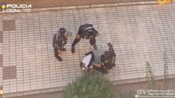 Los policías y el atracador Los policías y el atracador