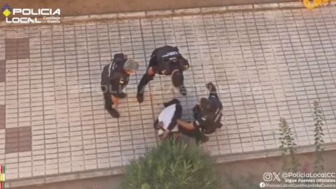 Los polic&iacute;as y el atracador