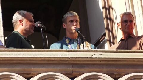 Dani Olmo durante su homenaje en Terrassa