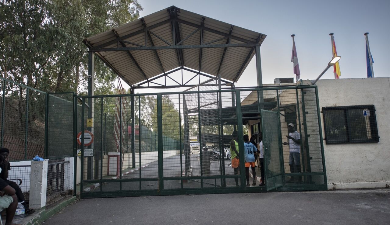 Imagen de la entrada del centro de migrantes de Ceuta