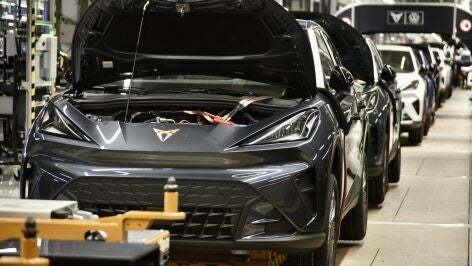 Veh&iacute;culos en la cadena de montaje de la planta automovil&iacute;stica de SEAT