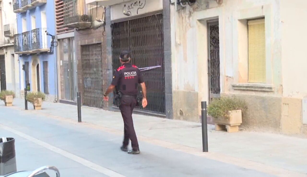 Los Mossos en una calle de Santa Barbara, en Tarragona