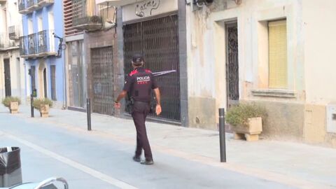 Los Mossos en una calle de Santa Barbara, en Tarragona
