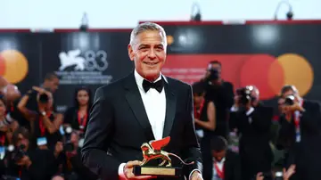 George Clooney recibe el León de Oro en el Festival de Venecia George Clooney recibe el León de Oro en el Festival de Venecia