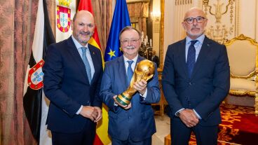 La RFEF con el presidente de la Ciudad Aut&oacute;noma de Ceuta, Juan Jes&uacute;s Vivas