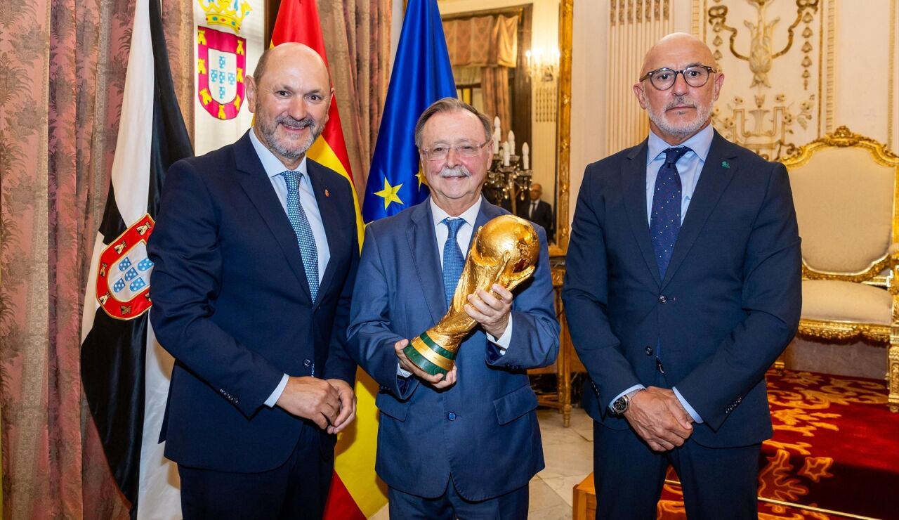 La RFEF con el presidente de la Ciudad Aut&oacute;noma de Ceuta, Juan Jes&uacute;s Vivas