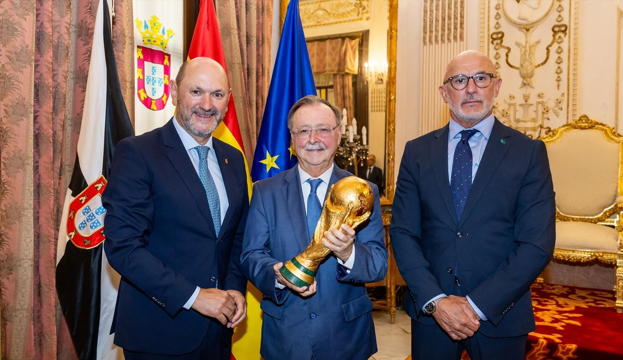 La RFEF con el presidente de la Ciudad Autónoma de Ceuta, Juan Jesús Vivas
