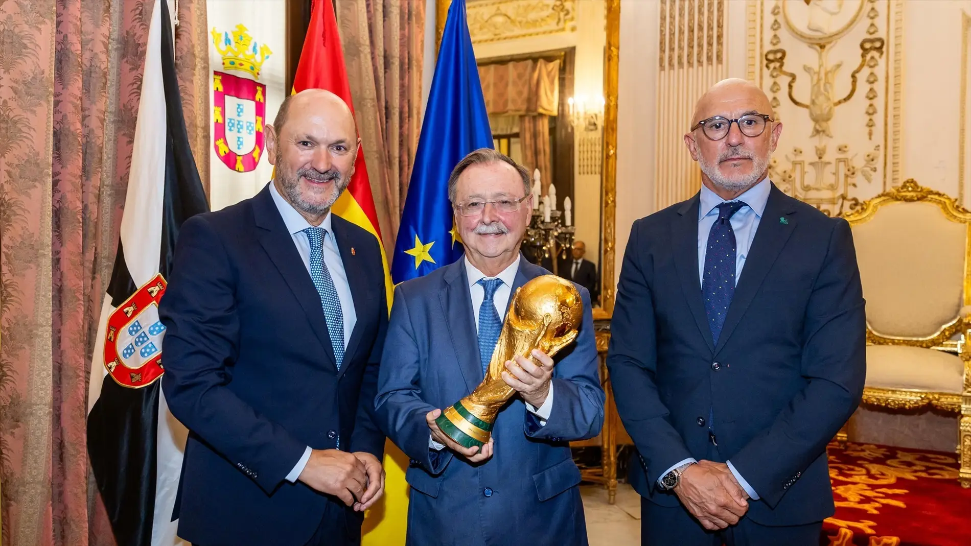 La RFEF con el presidente de la Ciudad Autónoma de Ceuta, Juan Jesús Vivas La RFEF con el presidente de la Ciudad Autónoma de Ceuta, Juan Jesús Vivas