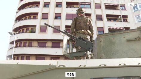 El Ej&eacute;rcito esper&oacute; m&aacute;s de diez horas en Ceuta mientras la Gendarmer&iacute;a marroqu&iacute; dejaba pasar a los migrantes