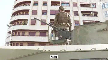 El Ejército esperó más de diez horas en Ceuta mientras la Gendarmería marroquí dejaba pasar a los migrantes El Ejército esperó más de diez horas en Ceuta mientras la Gendarmería marroquí dejaba pasar a los migrantes