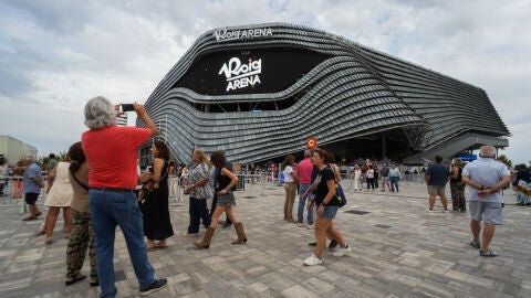 Varias personas durante la inauguraci&oacute;n del Roig Arena