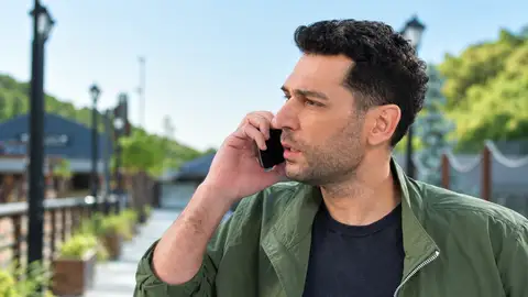 "¿Qué me estás ocultando?": Serhat descubre el pasado de Berrak y la obliga a dar explicaciones "¿Qué me estás ocultando?": Serhat descubre el pasado de Berrak y la obliga a dar explicaciones