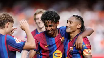 Deportes Antena 3 Noche (06-09-26) El Barça humilla al Valencia en Mestalla y ya es líder en solitario de la Liga Deportes Antena 3 Noche (06-09-26) El Barça humilla al Valencia en Mestalla y ya es líder en solitario de la Liga
