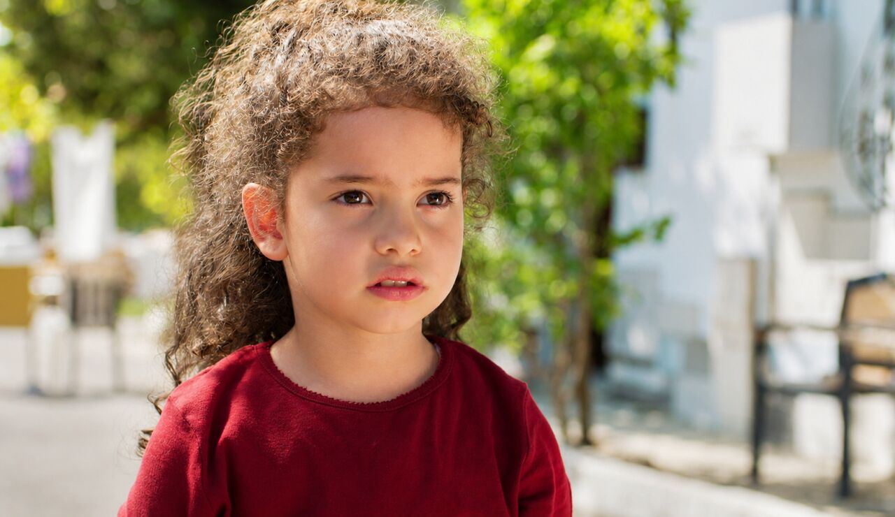 "&iexcl;Pap&aacute;!": el primer encuentro entre Kader y Serhat termina de la forma m&aacute;s dolorosa