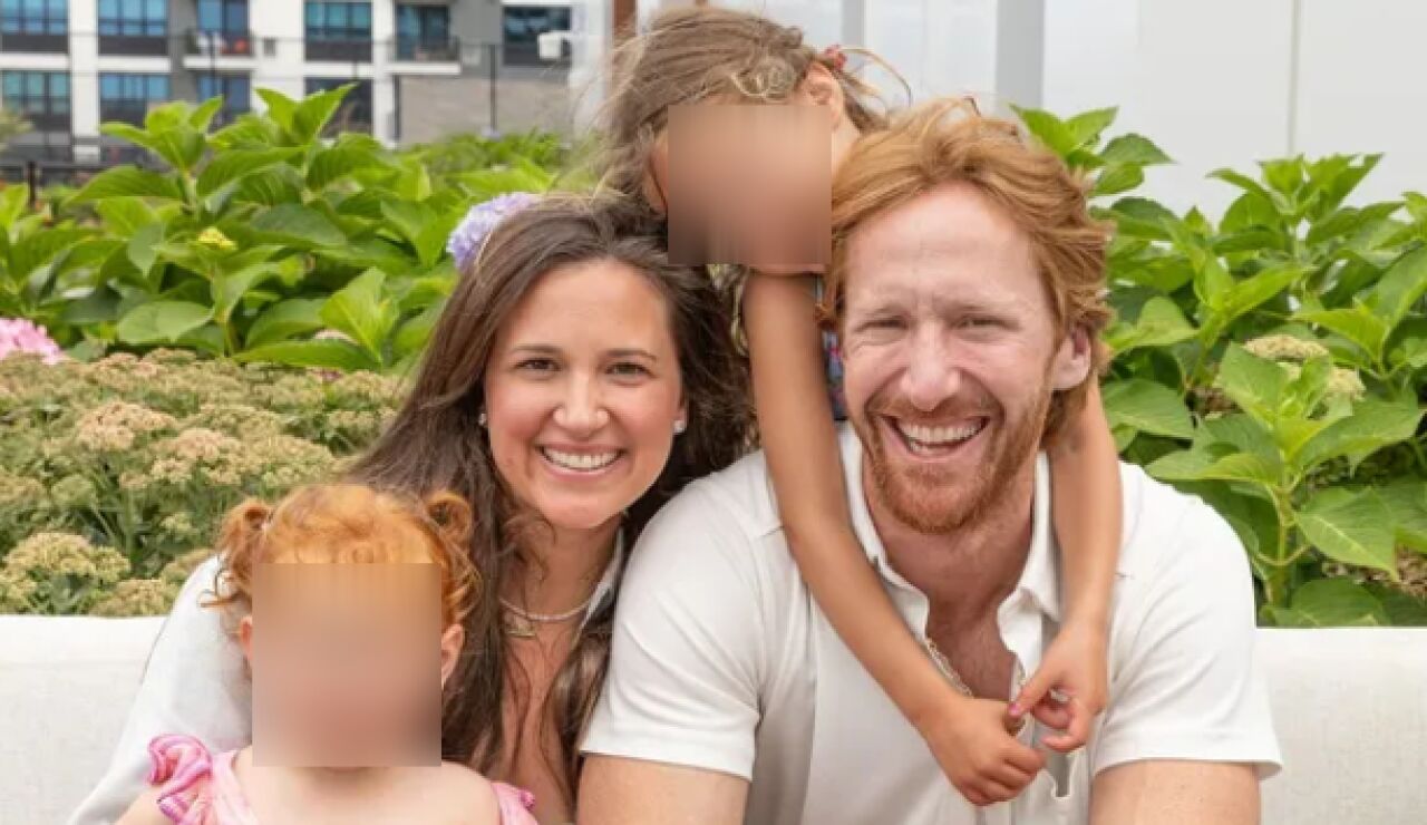 Imagen de Spencer Korwin junto a su familia