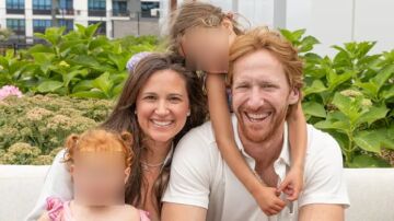 Imagen de Spencer Korwin junto a su familia