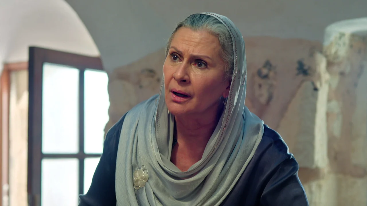 Sadakat provoca a Alya y termina recibiendo una amenaza