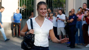  La princesa Leonor a su llegada este lunes al Campus de Getafe de la Universidad Carlos III donde cursar&aacute; el grado de Ciencias Pol&iacute;ticas. 