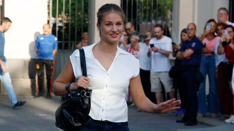  La princesa Leonor a su llegada este lunes al Campus de Getafe de la Universidad Carlos III donde cursar&aacute; el grado de Ciencias Pol&iacute;ticas. 