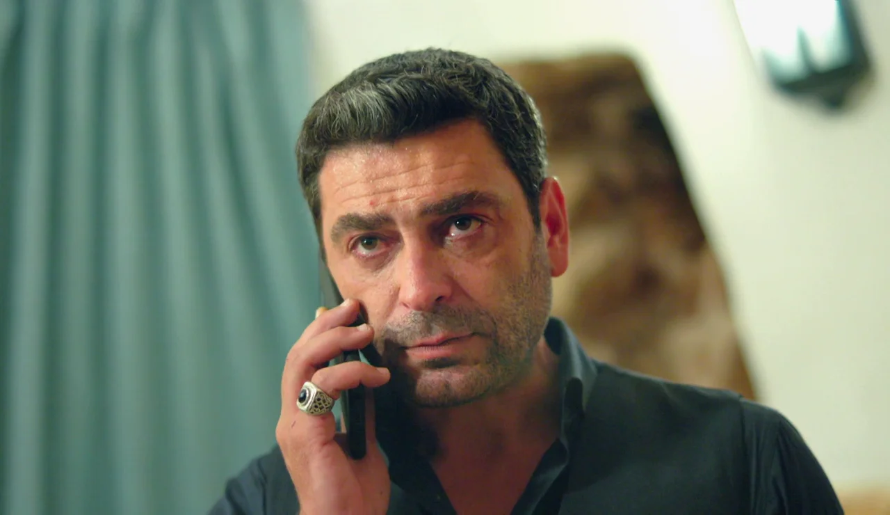 Cihan se distancia de Alya por miedo a perderla cuando Boran vuelva a su vida