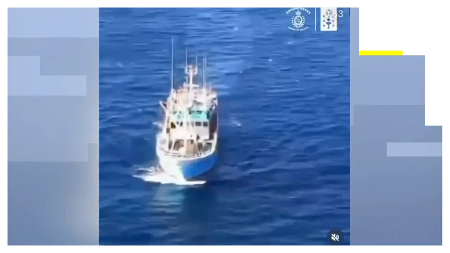 Rescatan a un marinero herido en un barco que pescaba cerca de las islas Cíes Rescatan a un marinero herido en un barco que pescaba cerca de las islas Cíes