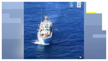 Rescatan a un marinero herido en un barco que pescaba cerca de las islas C&iacute;es