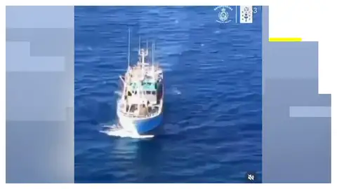 Rescatan a un marinero herido en un barco que pescaba cerca de las islas Cíes Rescatan a un marinero herido en un barco que pescaba cerca de las islas Cíes