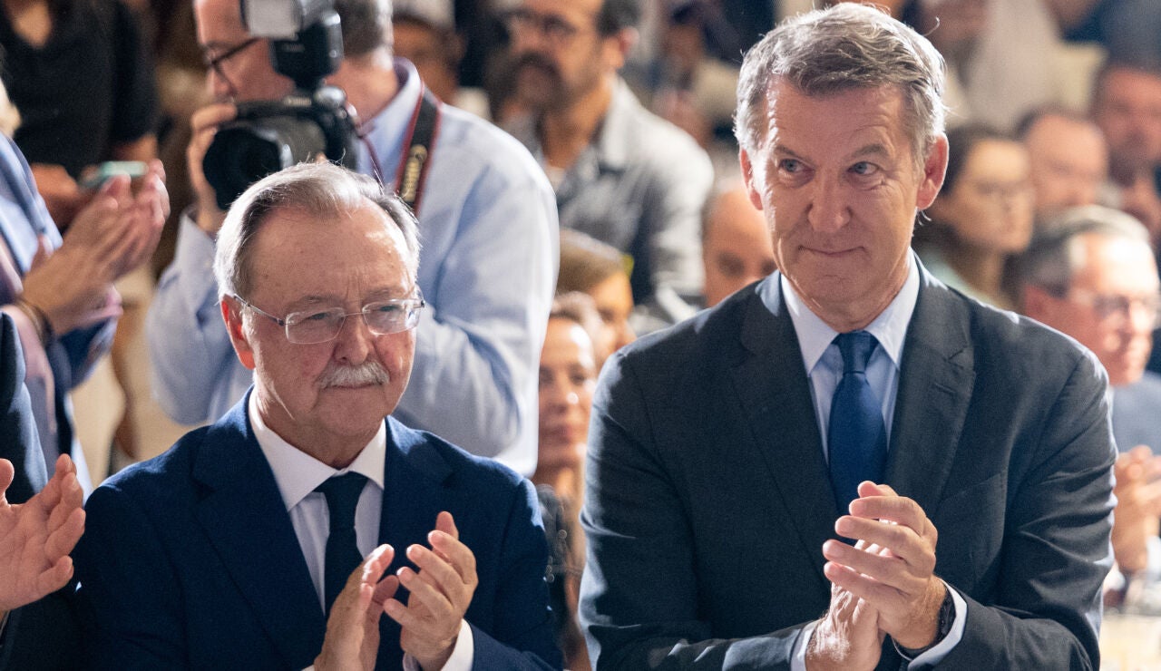 El presidente de la Ciudad Aut&oacute;noma de Ceuta, Juan Jes&uacute;s Vivas Lara, presentado por el presidente Nacional del Partido Popular, Alberto N&uacute;&ntilde;ez Feij&oacute;o, participa en un desayuno informativo de F&oacute;rum Europa,