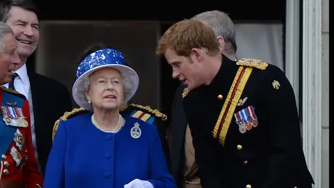 Isabel II y el príncipe Harry Isabel II y el príncipe Harry