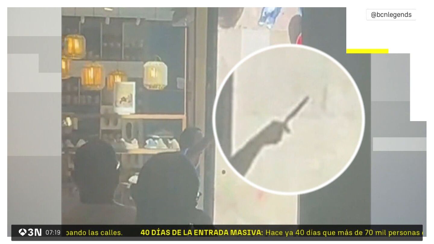 Este es el momento en el que detienen al hombre que entr&oacute; con un cuchillo a un restaurante