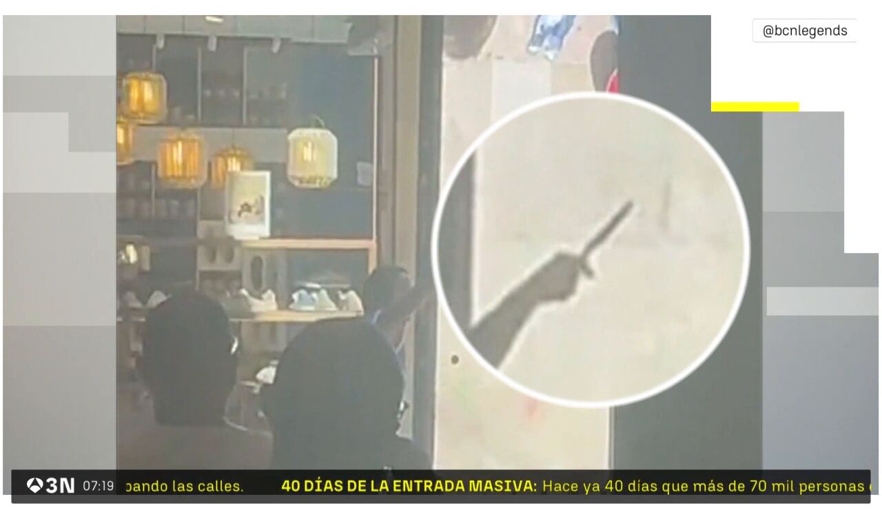 Este es el momento en el que detienen al hombre que entr&oacute; con un cuchillo a un restaurante