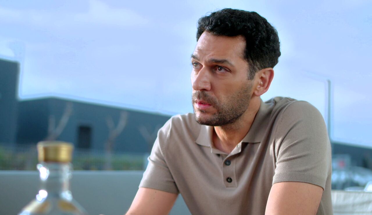 Esta noche en El secreto: Serhat sospecha de Can y se pregunta si es el padre de Kader