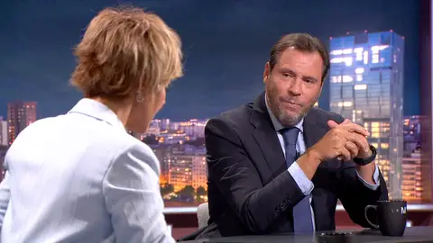 Óscar Puente defiende las vacaciones de Pedro Sánchez: "Lleva el despacho en el bolsillo" Óscar Puente defiende las vacaciones de Pedro Sánchez: "Lleva el despacho en el bolsillo"
