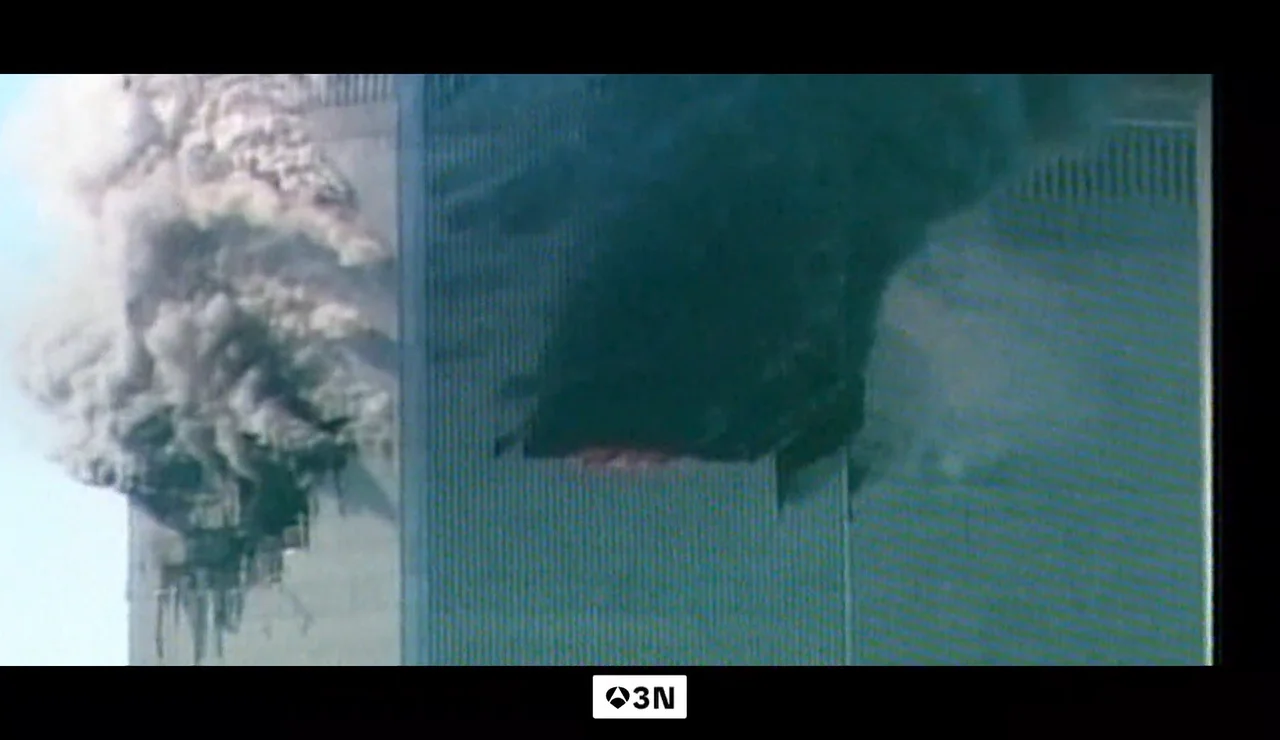Los audios que captaron el caos en las torres de control el 11S: "Tenemos un avión secuestrado"
