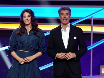 Jorge Fernández y Laura Moure dan la bienvenida a La ruleta de la suerte noche y presentan los gajos más espectaculares Jorge Fernández y Laura Moure dan la bienvenida a La ruleta de la suerte noche y presentan los gajos más espectaculares