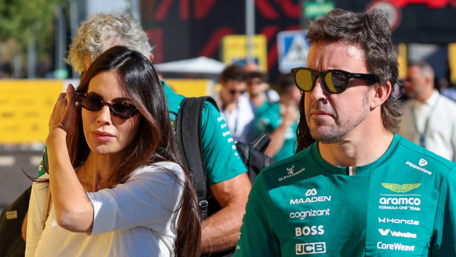 Fernando Alonso y Melissa Jiménez derrochan complicidad en su reaparición en Madrid tras convertirse en padres