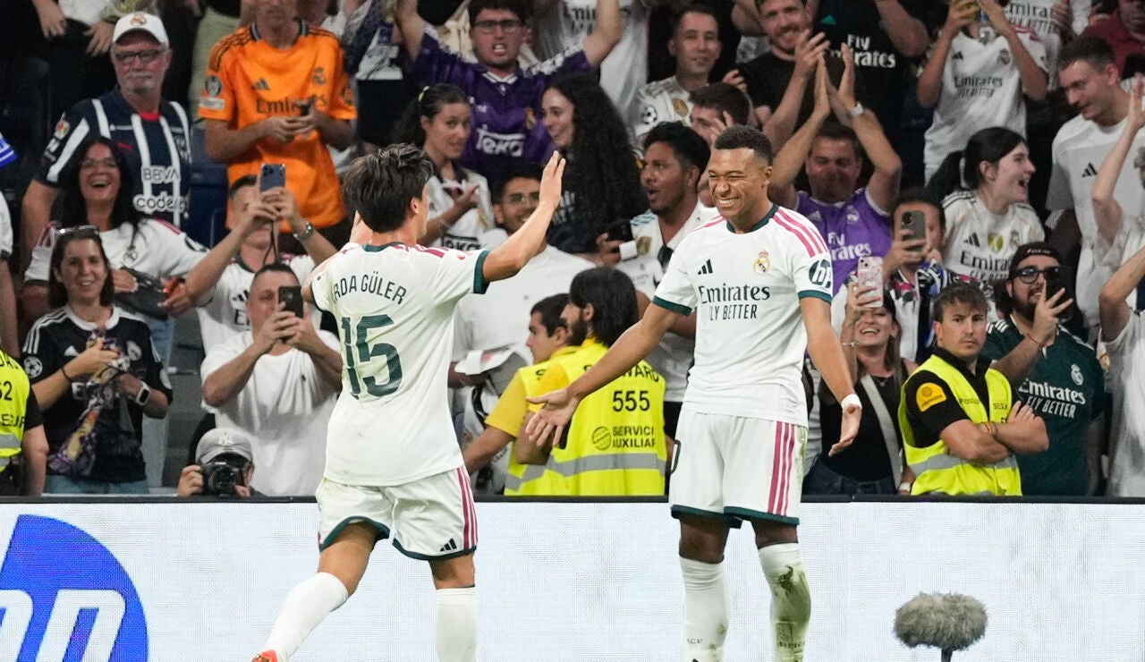 Arda G&uuml;ler y Mbapp&eacute; celebra el cuarto y definitivo gol ante el Rayo Vallecano