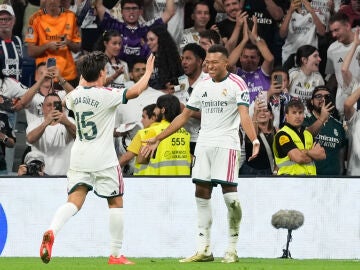 Arda G&uuml;ler y Mbapp&eacute; celebra el cuarto y definitivo gol ante el Rayo Vallecano