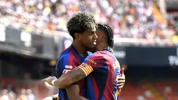 Lamine Yamal y Raphinha celebran un gol en Mestalla Lamine Yamal y Raphinha celebran un gol en Mestalla