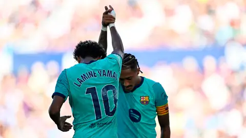 Lamine y Raphinha celebran un gol ante el Levante Lamine y Raphinha celebran un gol ante el Levante
