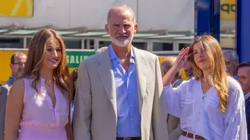 La princesa Leonor, el rey Felipe, la infanta Sofía en el Gran Premio de España de Fórmula 1 La princesa Leonor, el rey Felipe, la infanta Sofía en el Gran Premio de España de Fórmula 1
