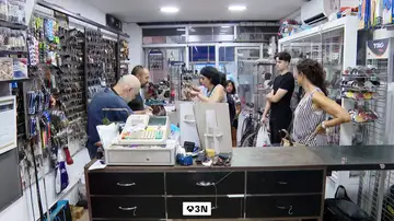 Agosto negro para el pequeño comercio: 37 autónomos echan el cierre definitivo cada día en España Agosto negro para el pequeño comercio: 37 autónomos echan el cierre definitivo cada día en España