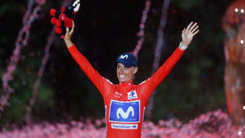 Enric Mas proclam&aacute;ndose ganador de la Vuelta a Espa&ntilde;a 2026