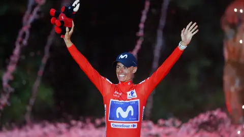 Enric Mas proclamándose ganador de la Vuelta a España 2026 Enric Mas proclamándose ganador de la Vuelta a España 2026